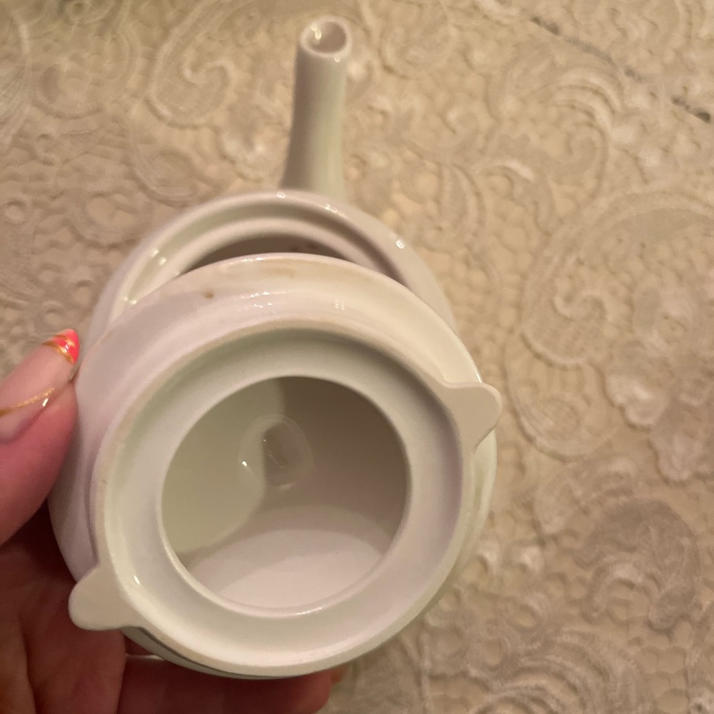 Christmas Tea Pot - Picture 8 of 9